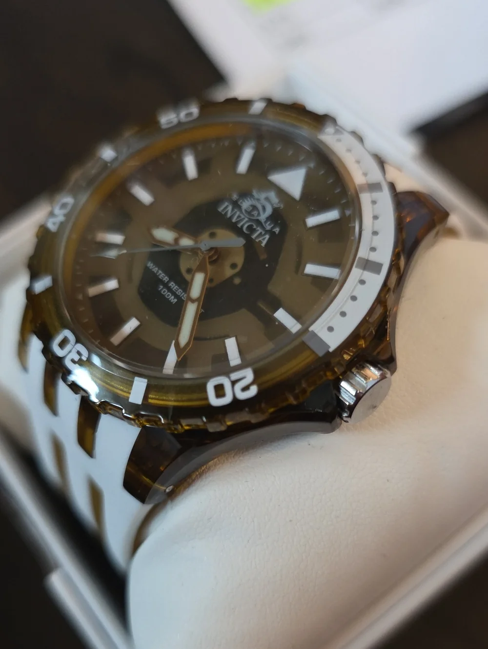 581. Invicta Subaqua Men Watch rubber strap Brown White dial brown 70034